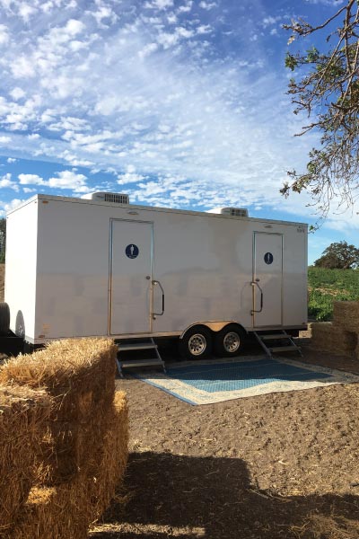 Your Wedding and Renting a Restroom trailer Major Event Trailers