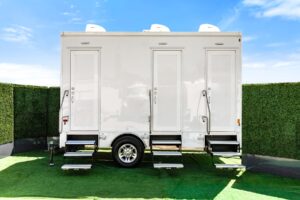 4 station luxury restroom trailer 4 stall exterior profile view 1