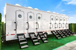 8 station shower trailer for rent 8 stall exterior view 3